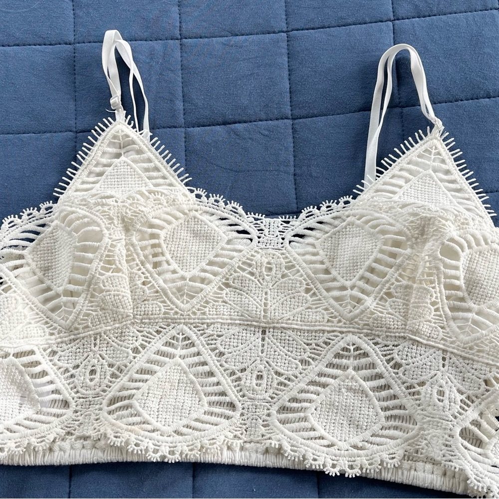 Listicle White Lace Crop Top adjustable Straps Smocked Size Large
